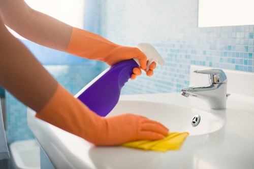 Move out cleaning for a Clapham flat with kitchen and living area cleaning